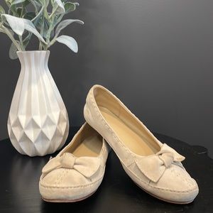 ✨Ugg Australia Beige Suede Nubuck Leather Bow Ballet  Flats | Women's | size 8✨